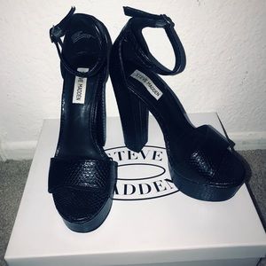Steve Madden Gonzo Black snakeskin heel